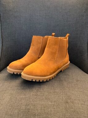 GAP Kids Chelsea Boots in Tan Suede